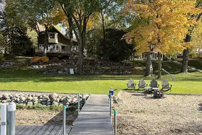 Image de Face à l'Ouest Accueil Lakefront Avec 125 pieds de Sandy Lakeshore Sur Minnetonka