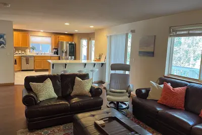 Image de Grande belle maison pour groupes + familles + détente près d'Intel / Nike