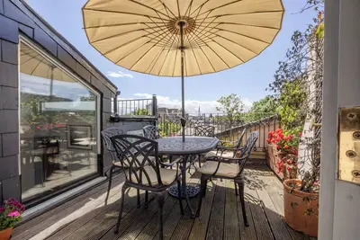 Image de Idéalement situé 3 lit plat w / incroyable terrasse et vue de St Pauls! Fam Friendly