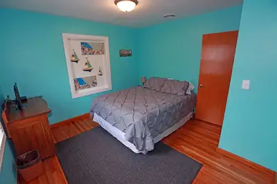 Image de Magnifiquement rénové 2 chambres, 1 salle de bain avec distance de marche du lac