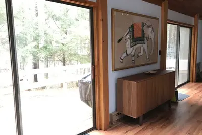 Image de Belle maison à flanc de montagne avec lac et sentiers de randonnée à proximité