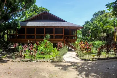 Image de Bungalow de plage familial | Complexe de plongée écologique privé avec piscine et plage