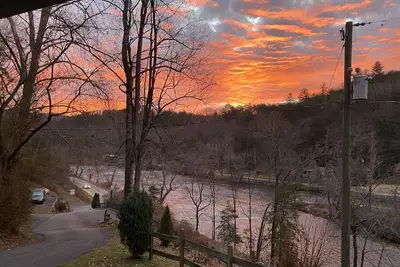 Image de Cozy Cabin Donnant Tuckaseegee rivière Sylva, Nc 28779
