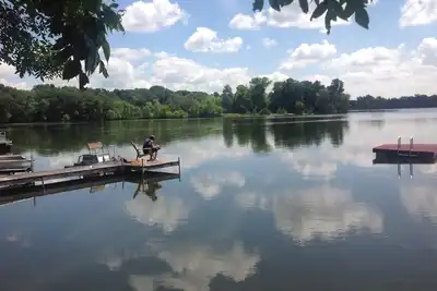 Image de Lac Blackwell, Two Bd. Retraite de la chambre avec bain à remous et terrasse; Idéal pour jusqu'à 4 personnes.