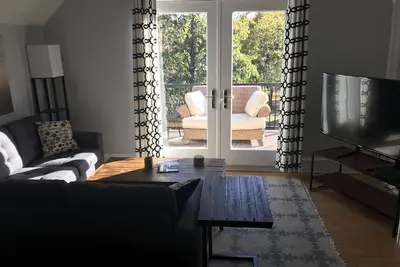 Image de Unité de cime des arbres de South Minneapolis - 2 blocs du lac Calhoun et du lac Harriet