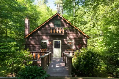 Image de Cabine de la rivière dans les Blue Ridge Mountains (Land Harbour)