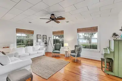 Image de 3br, 2ba 1920 Lake Estate W / Access to Boat Ramp. Vues charmantes. 9 couchages