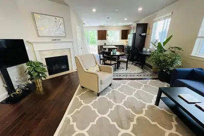 Image de Location! Serene, private, beautiful Portland new single family home