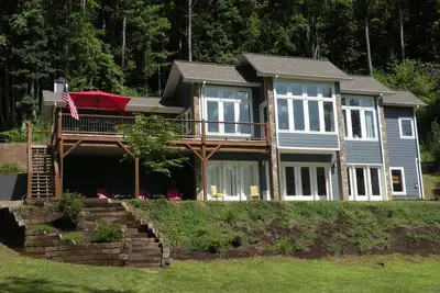 Image de Incroyable maison sur mesure sur la rivière Hiawassee