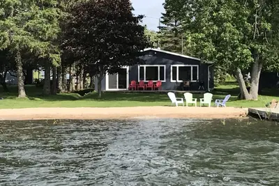 Image de Waterfront Cottage w / dock dans les îles Chenaux, Cedarville Mi