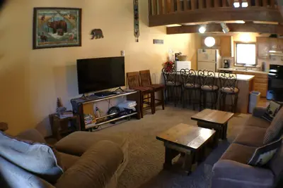 Image de Maison de ville 3 étages avec mezzanine, sur rue principale, laveuse / sécheuse, Wifi, Tv directe