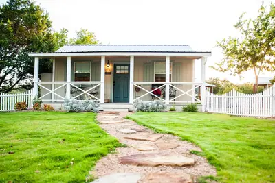 Image de Adorable Hill Country Cottage!
