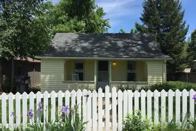Image de Cottage de Charme dans historique victorienne Olde Erie Village