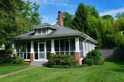 Image de 'Emplacement exceptionnel au centre-ville de Brevard'