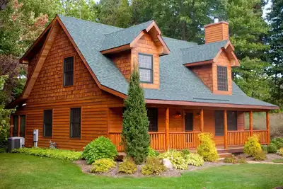 Image de Knotty Pines Cabine de luxe avec jacuzzi privé et foyer - Saugatuck