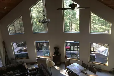 Image de Yosemite Sugar Pine Cabin, 7 miles à l'entrée sud du parc.