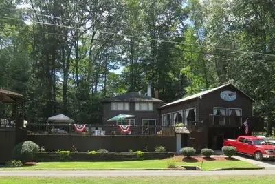 Image de Maison spacieuse sur Pine Creek immaculé! Idéal pour les rencontres familiales!