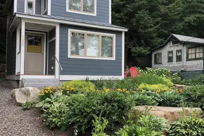 Image de Contemporain \"Maine Cottage\" + votre meilleur choix pour le week-end de Toboggan!