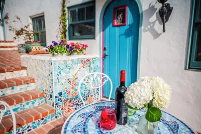 Image de 275 $ Villa de style espagnol magique avec vue sur la mer, marches 2 de la plage