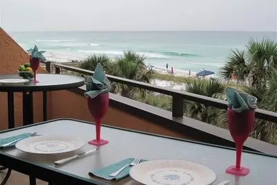 Image de Relax, Relax, Relax Avec Cette Vue - Directement Sur La Plage