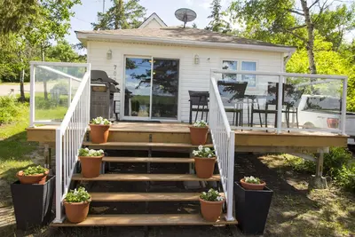 Image de Lakefront Cottage in Manitou Beach - Cottage 3 chambres, pour 10 personnes