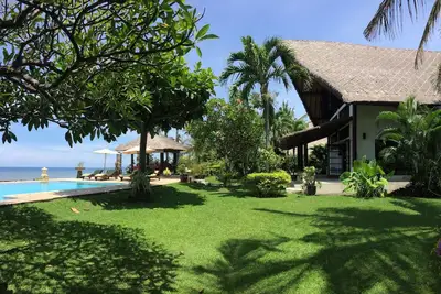 Image de Dencarik / Lovina Villa de luxe avec piscine privée directement sur la plage