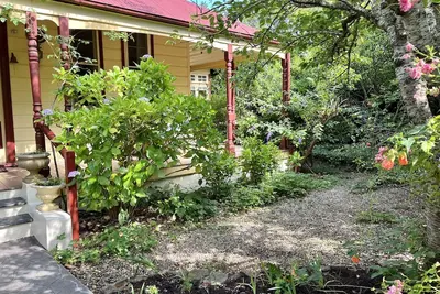 Image de 'Holmcroft' Sth Leura - 4 ch + 2 salons / salles à manger - calme st. Marche Leura.