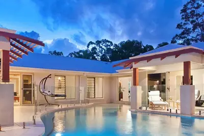 Studio chambre dans la maison de luxe à 5 min de la hussel et du bussel de Noosa