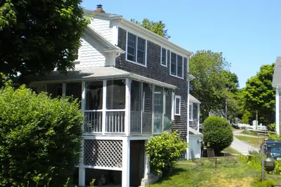 Image de Charme de la location de la ville, vue sur l'eau, près de Mayo plage, des commerces, des restaurants