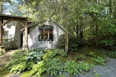 Image de Hidden Hollow 2 Br 2 bains Ă pied en ville