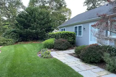 Image de Accueil spectaculaire, minutes de la plage de Craigville où vous pourrez vous détendre et vous recharger.