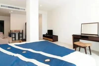 Image de Karon Beach Condo Chic & Moderne
