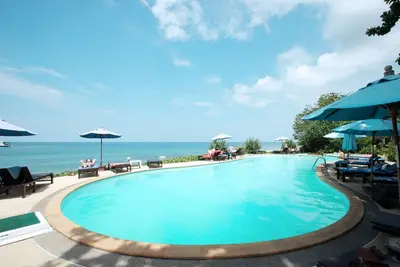 Image de Amantra Beach Resort à Koh Lanta Krabi en Thaïlande à seulement 5 pas de la plage