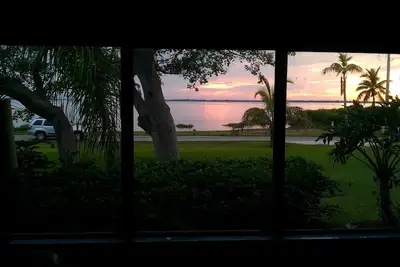 Image de Plus jolie coucher de soleil sur Pine Island, Waterfront Home on Water