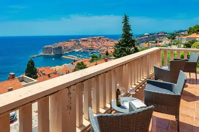 Image de Villa Branko- Meilleur emplacement et vue en ville. 6 min marcher jusqu'à la vieille ville.