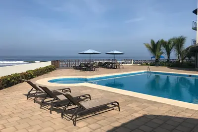 Image de Condo neuf 2 chambres / 2 salles de bain, piscine de 23 mètres surplombant l'océan