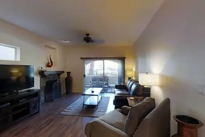 Calme, 1 chambre + Den Condo dans une résidence avec garage