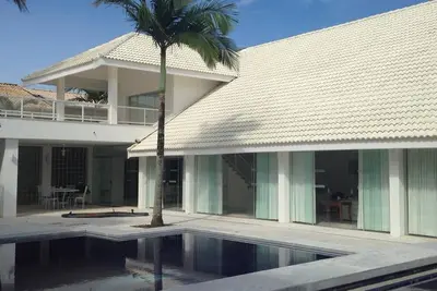 Image de Maison à Cond. Bougainville I - Peruíbe - 800m² - Avec piscine - Haut standard