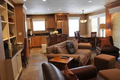 Image de Ce condo de luxe a tout. . . .