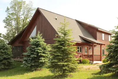 Image de Lux True Log Lakehouse - Confidentialité à 100%, promenade jusqu'au lac, jacuzzi, cheminée - profitez-en!