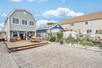 Image de Maison au bord de l'eau près de Silver Sands Park