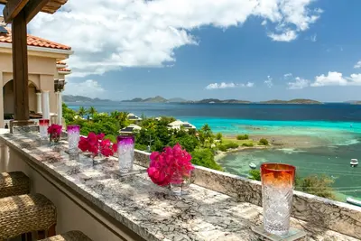 Image de Grand Bay Luxury Condo 3 chambres récemment rénové avec vue imprenable sur Cruz Bay