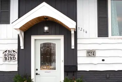 Image de L'oiseau chanteur Sicamous