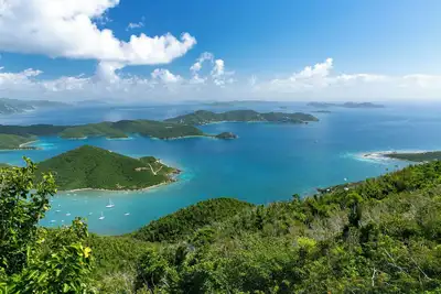 Image de Vues magnifiques et à quelques pas d'une piscine de classe resort et d'un spa personnalisé.