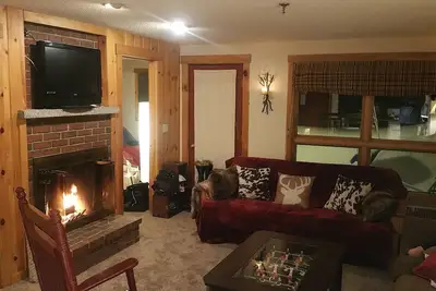 Sugarloaf Mountain Condo avec piscine intérieure, navette et accès direct au sentier!