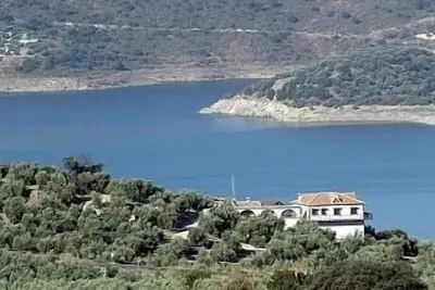 Lac Villa House est une très belle villa en face du lac de Iznájar