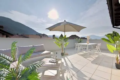Image de Appartement au bord du lac avec piscine, jacuzzi, location de vélos, Wifi