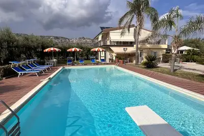 Appartement Villa Ludovica, Piscine 6x12, Jacuzzi, terrain de padel, Wifi