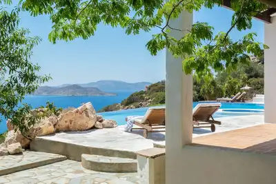 Image de Joyau caché avec piscine à débordement surplombant 7 îles, Villa de style Hacienda