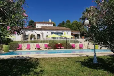 Image de Maison avec piscine proche de la mer